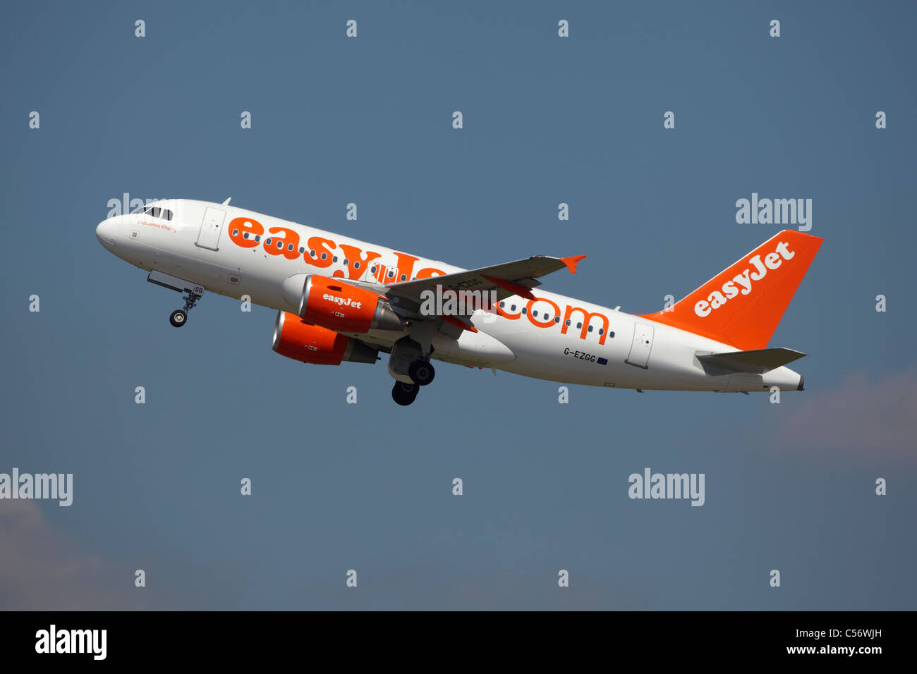 Easyjet Aeroplane at Manchester Airport Stock Photo - Alamy