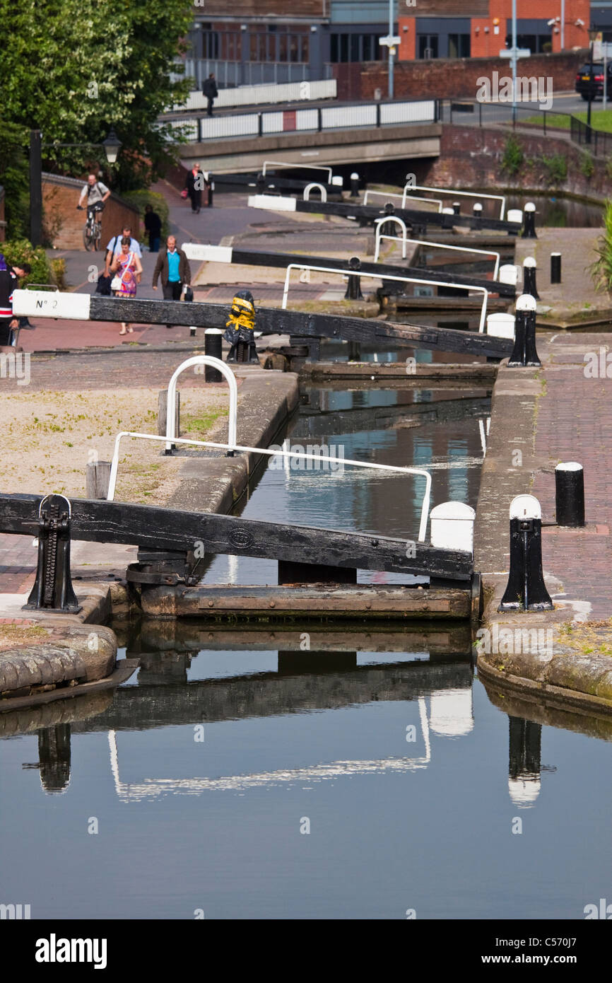 Birmingham canal locks hires stock photography and images Alamy