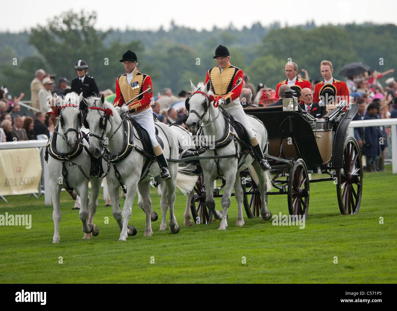 Royal Parade Ascot Race Carriage Horse Queen Track Stock Photo Alamy