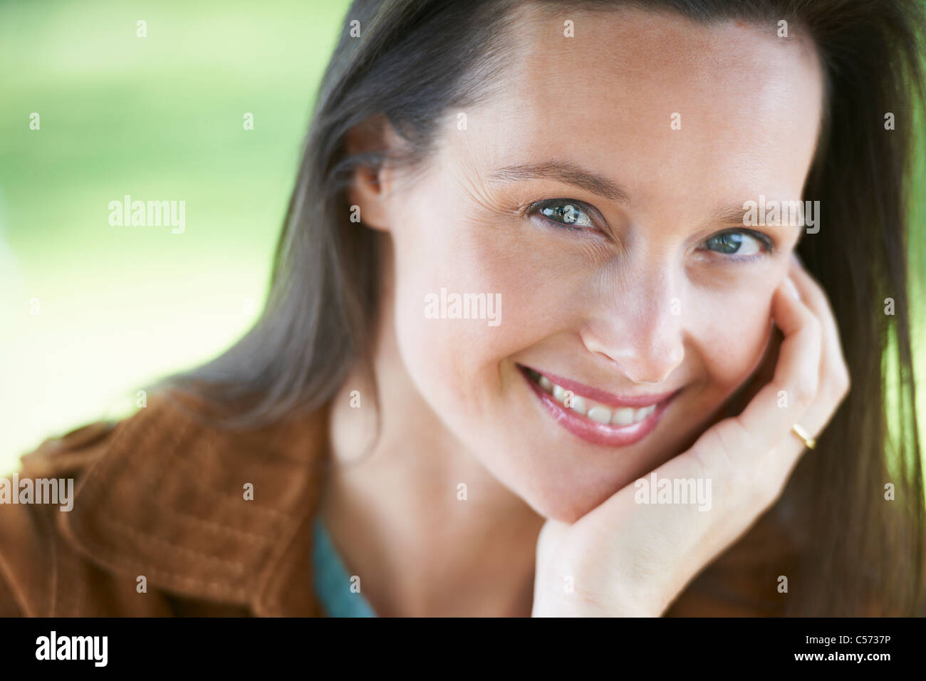 Horizontal close up woman hi-res stock photography and images - Alamy
