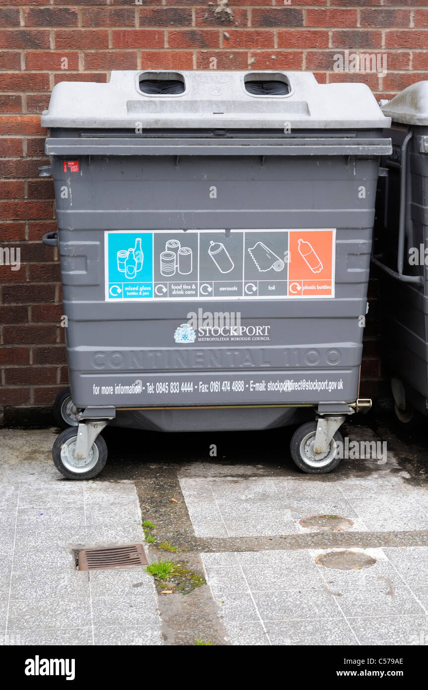 Municipal Wheelie Bins For Recyclable Rubbish Stock Photo Alamy