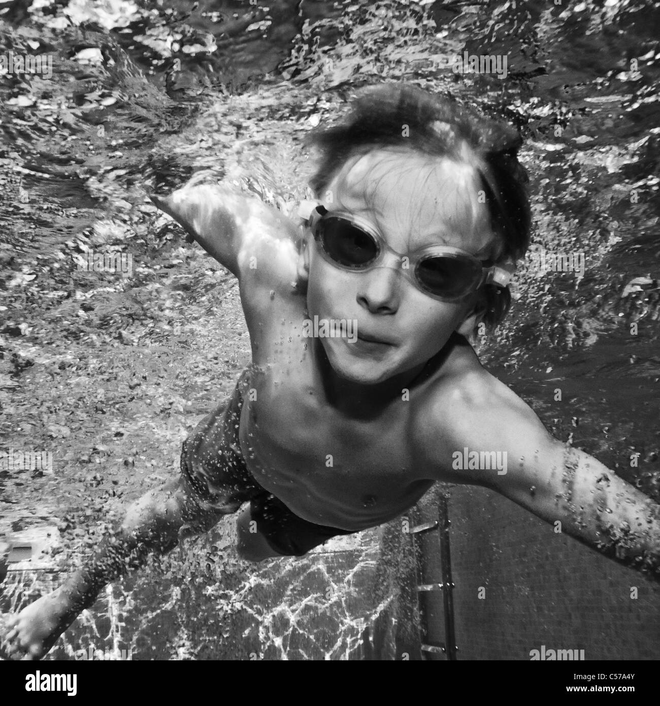 Underwater black white hi-res stock photography and images - Alamy