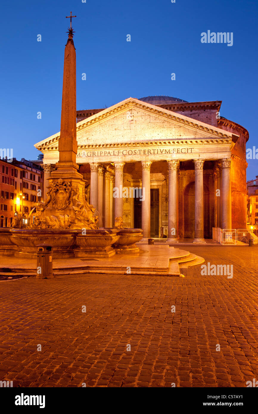 Pre-dawn at Piazza Della Rotonda and the Pantheon, Rome Lazio Italy Stock Photo