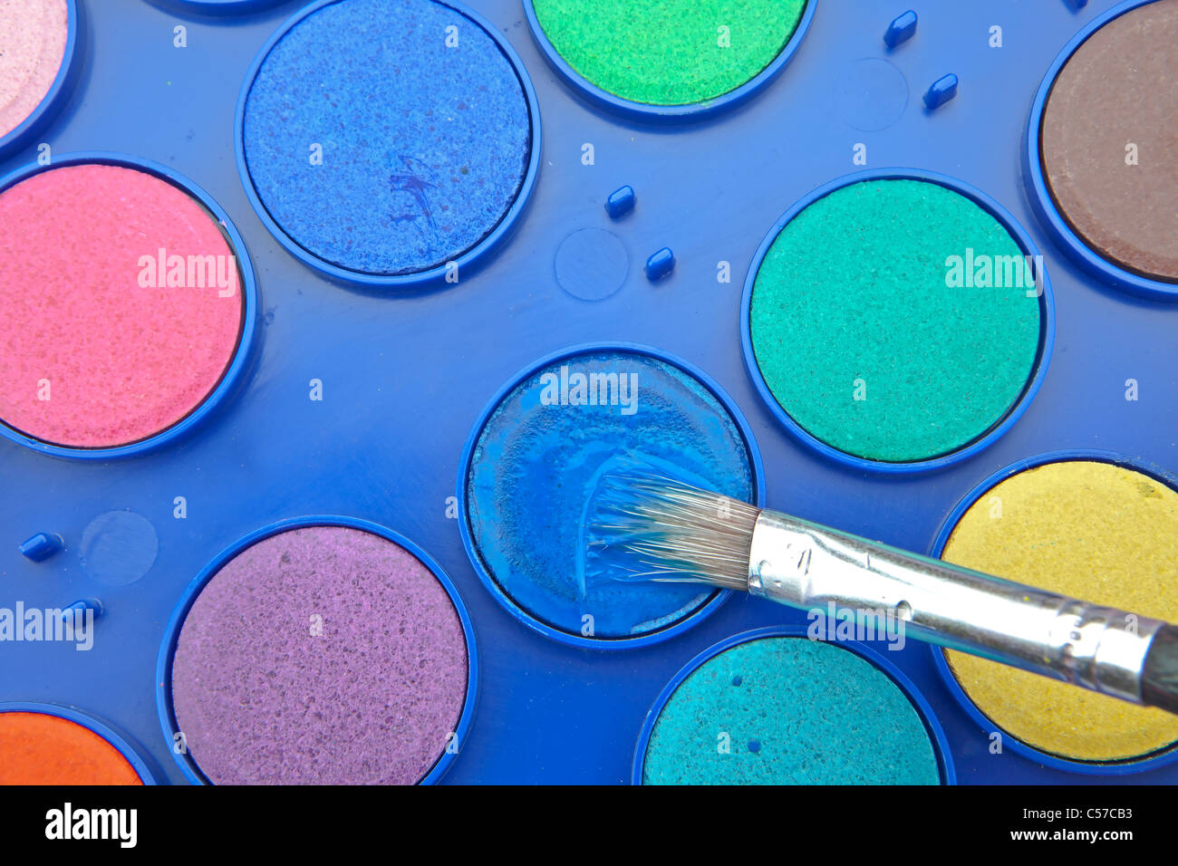 https://c8.alamy.com/comp/C57CB3/water-colors-in-a-paint-box-with-brush-C57CB3.jpg