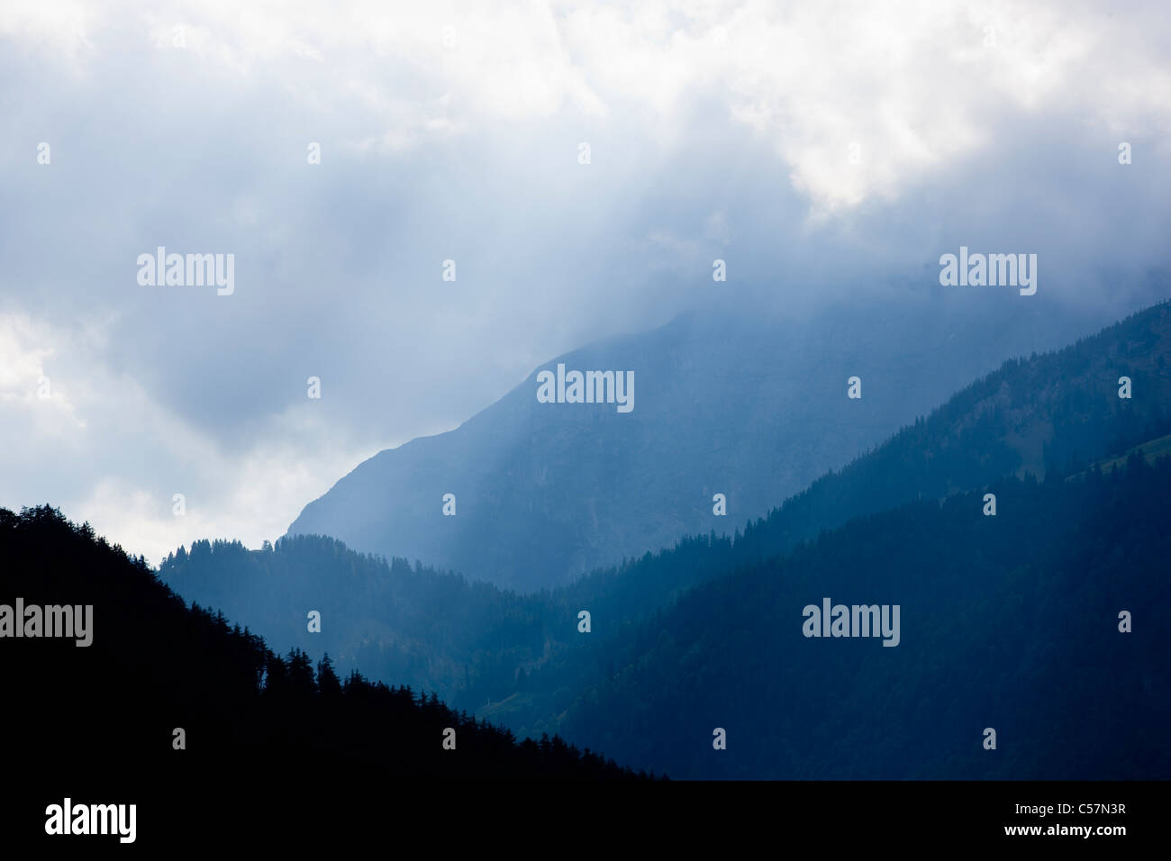 Light fog mountain hi-res stock photography and images - Alamy