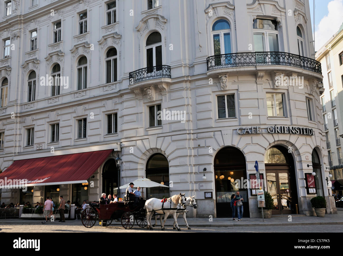 Fiaker carriage in front of the Griensteidl Cafe, Michaelerplatz square, Vienna, Austria, Europe, June 2011 Stock Photo