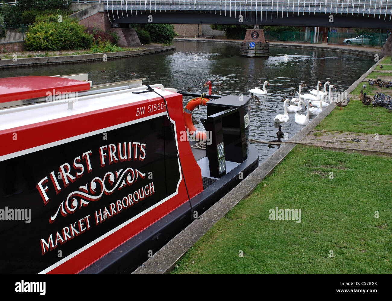 Narrowboat moored on Kennet and Avon Canal, Newbury, Berkshire, England, UK Stock Photo