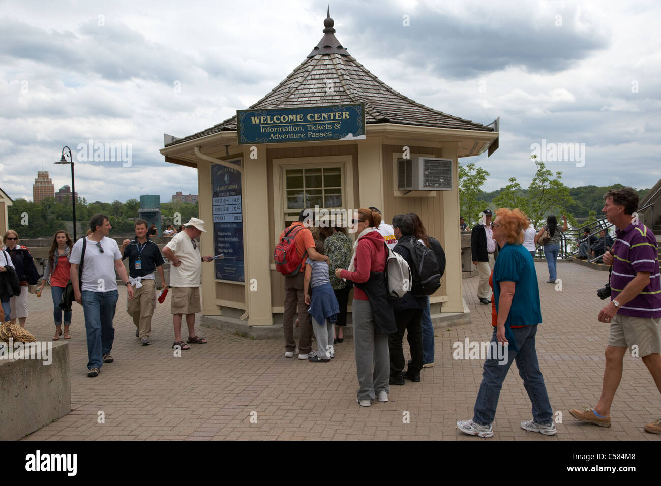 tourists queueing for tickets at niagara falls welcome centre ontario canada Stock Photo