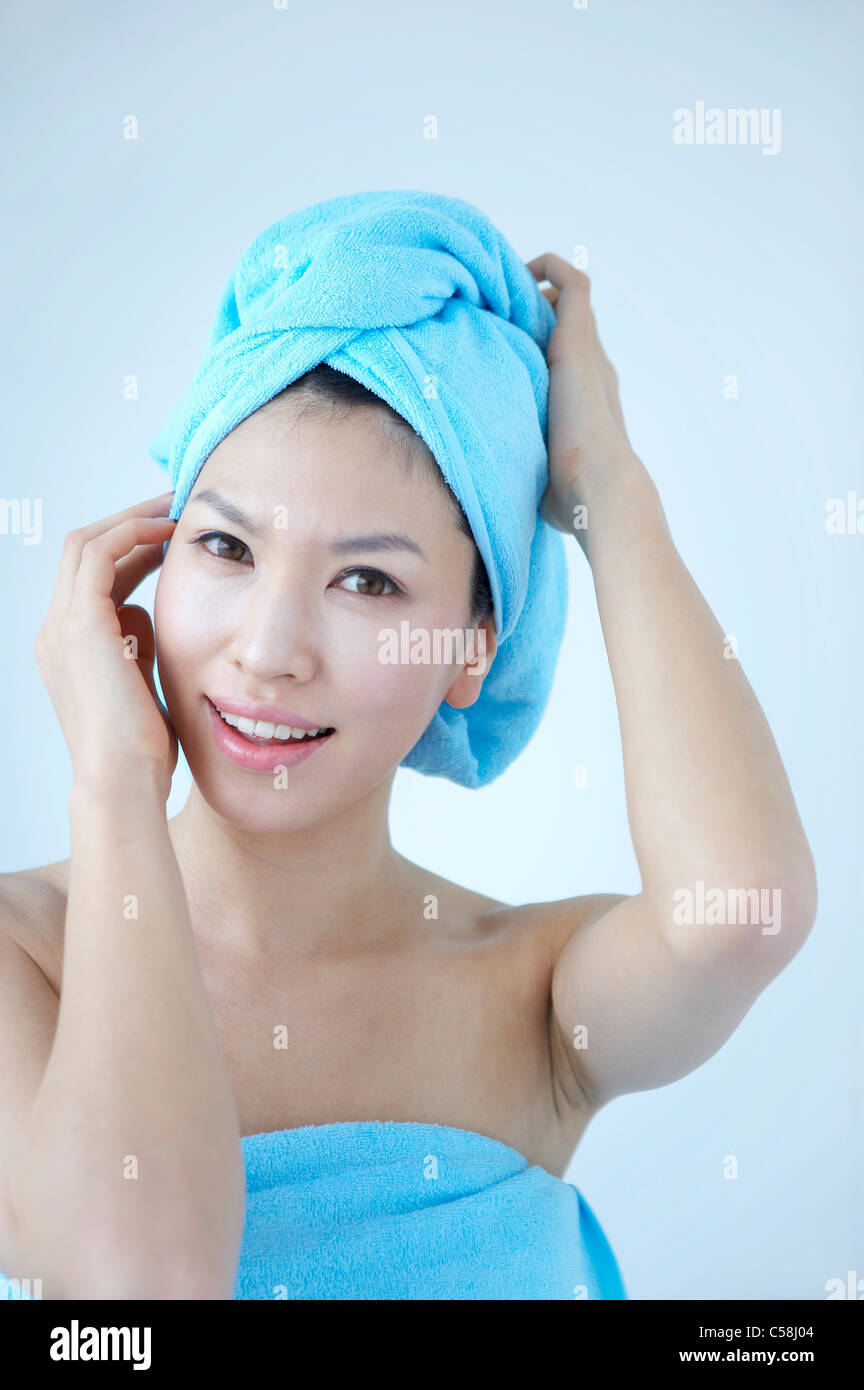 Portrait of young woman smiling Stock Photo - Alamy