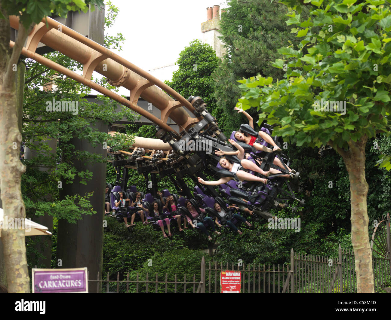 Chessington England Chessington World Of Adventures Theme Park People On The Vampire Ride Roller Coaster Stock Photo