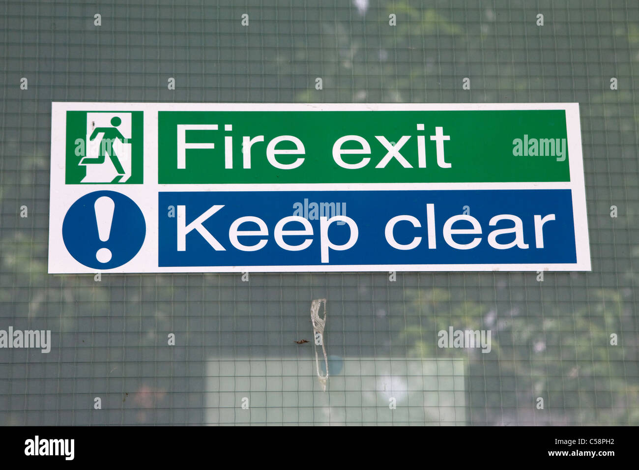 Fire exit sign uk hi-res stock photography and images - Alamy