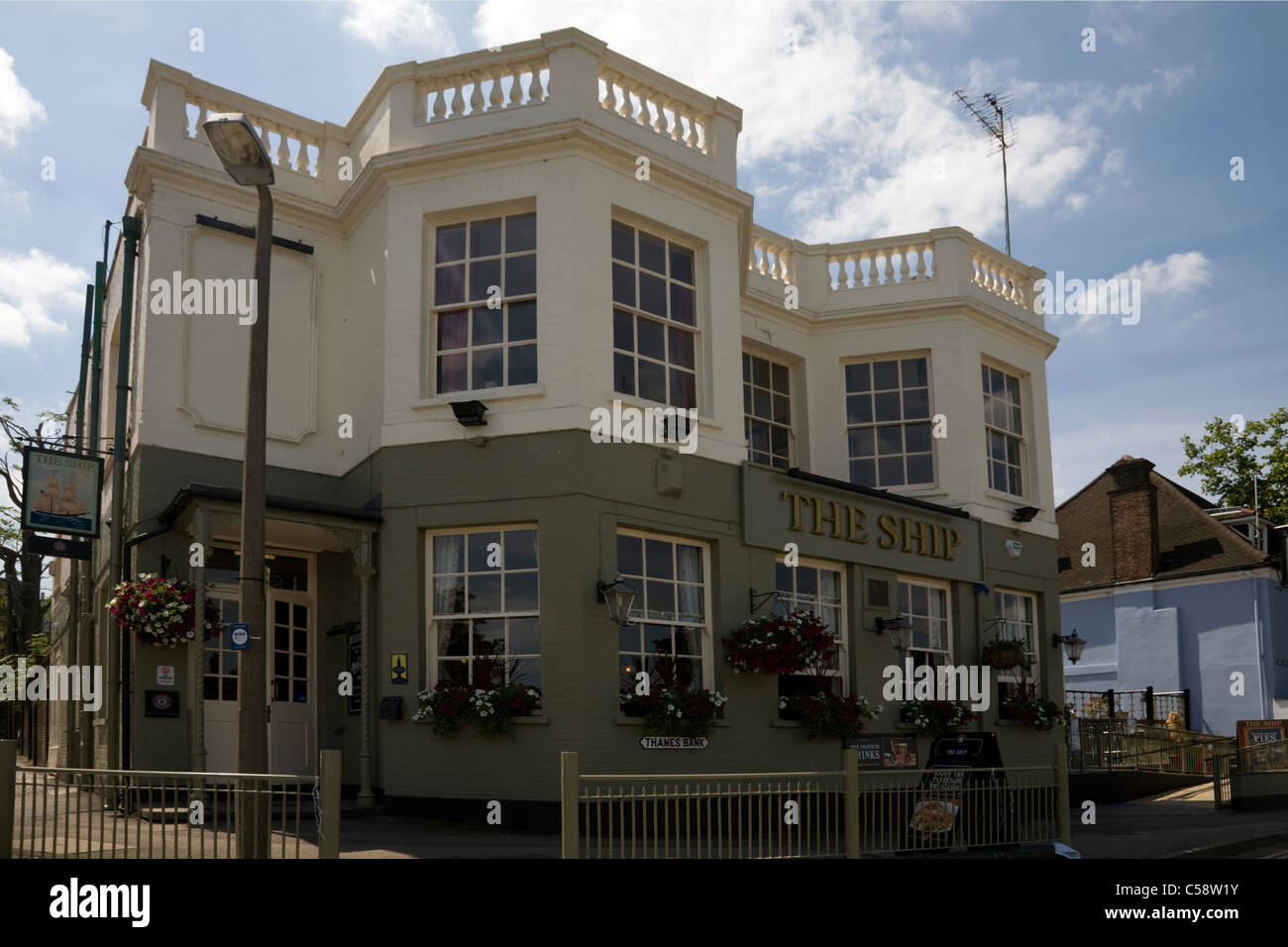 the ship mortlake london england Stock Photo - Alamy