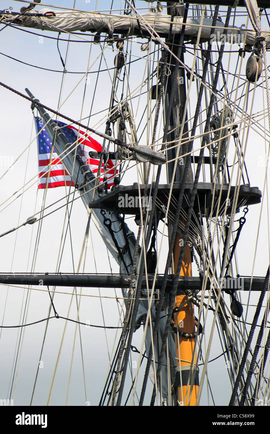Ship mast with flag hi-res stock photography and images - Alamy