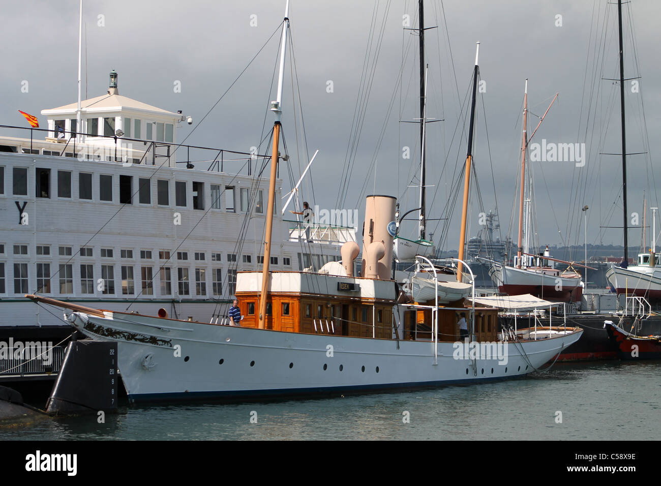 Sail boat ship yacht boating hi-res stock photography and images - Alamy