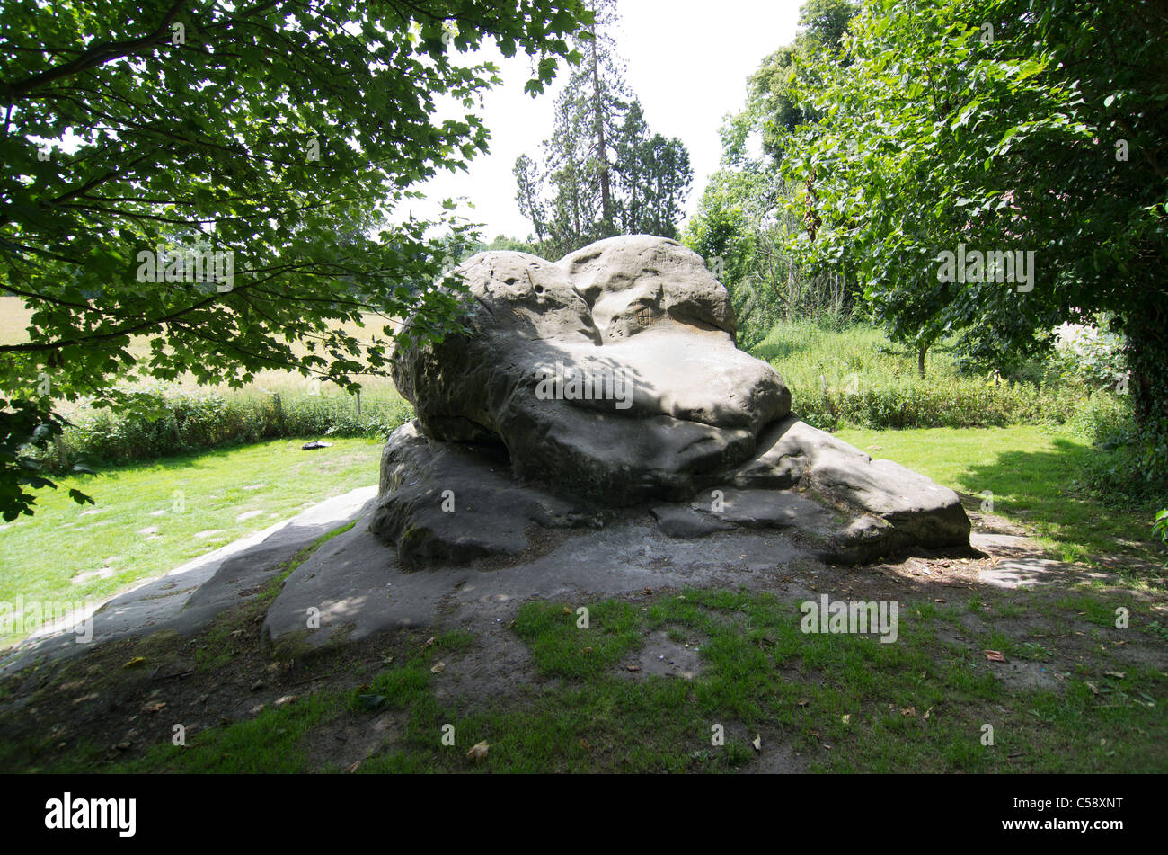 The chiding stone in the village of Chiddingston, Kent, England Stock Photo