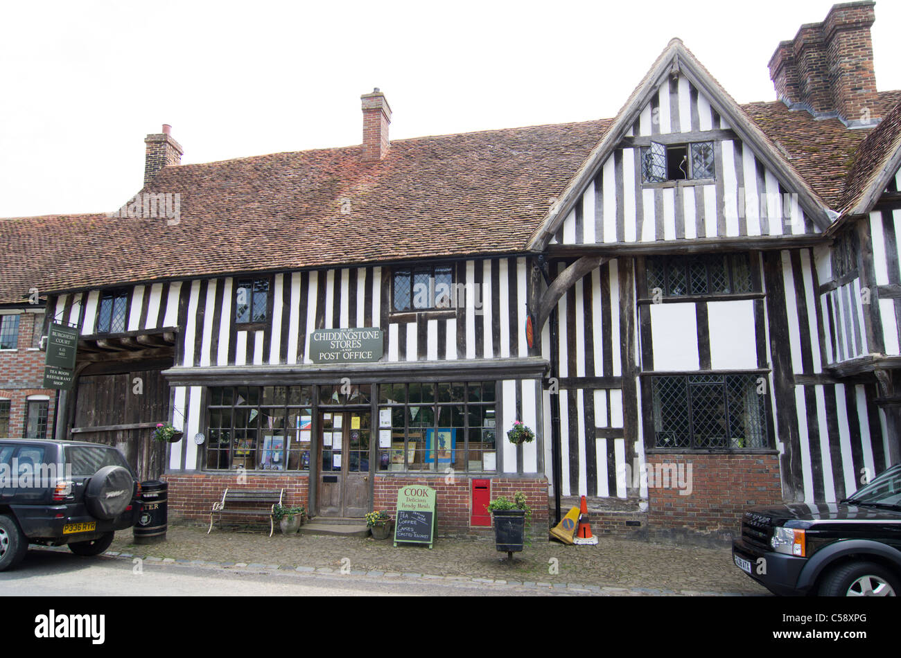 The Tudor building housing the post office and Chiddingstone Stores at Chiddingstone, near Edenbridge, Kent England Stock Photo