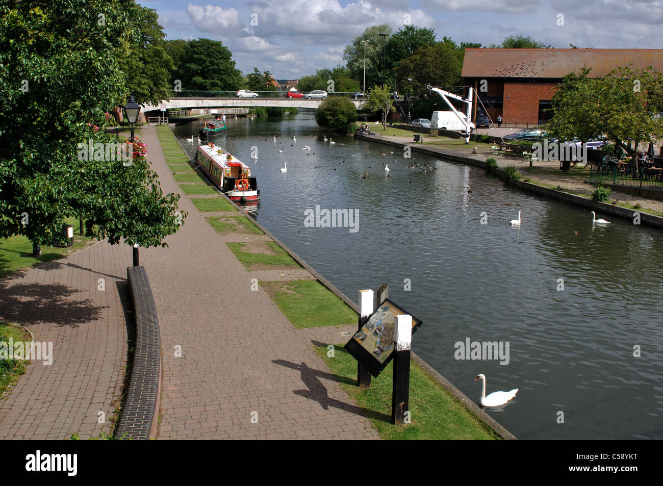 Kennet and Avon Canal, Newbury, Berkshire, England, UK Stock Photo