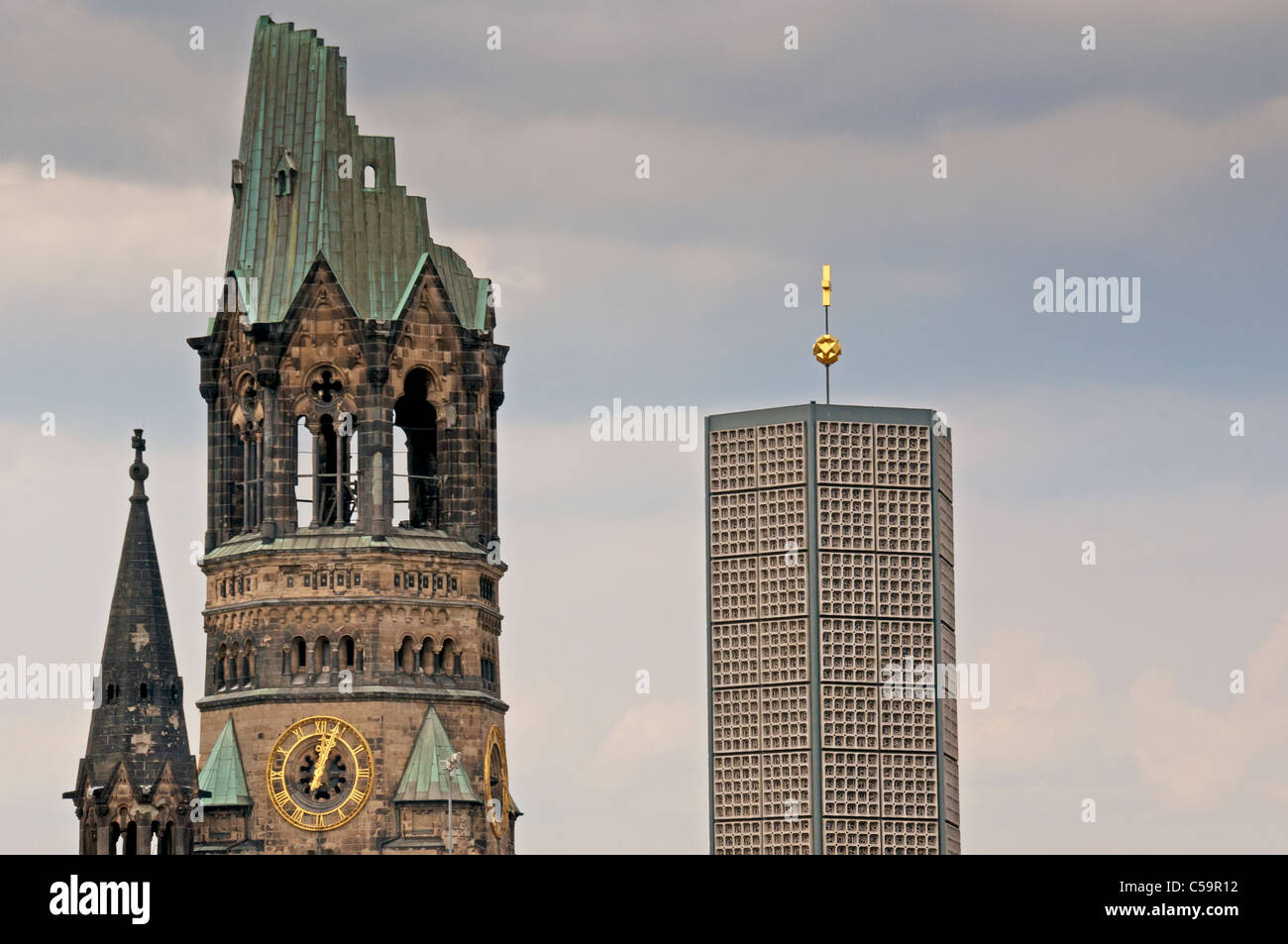 Blick auf den Turm der Gedächtniskirche in Berlin von oben; viewe on the Gedächtniskirche from above Stock Photo