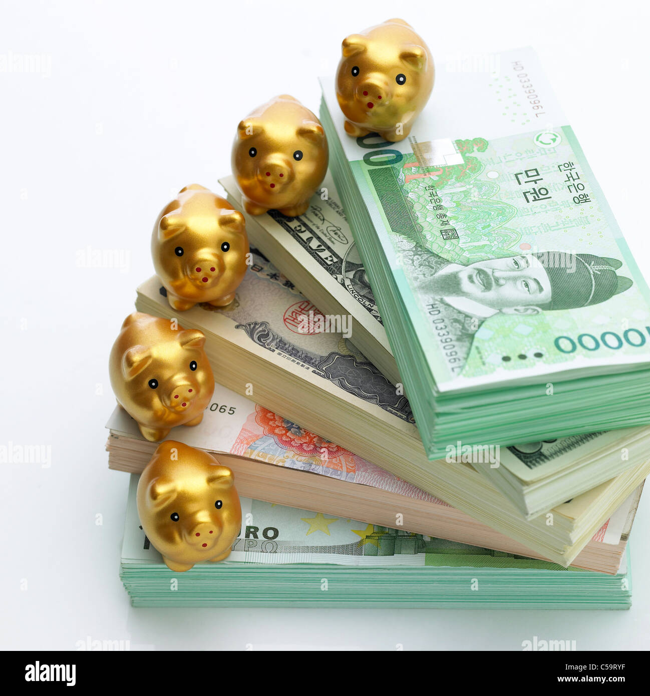 Close-up of Assorted piggy banks Stock Photo - Alamy