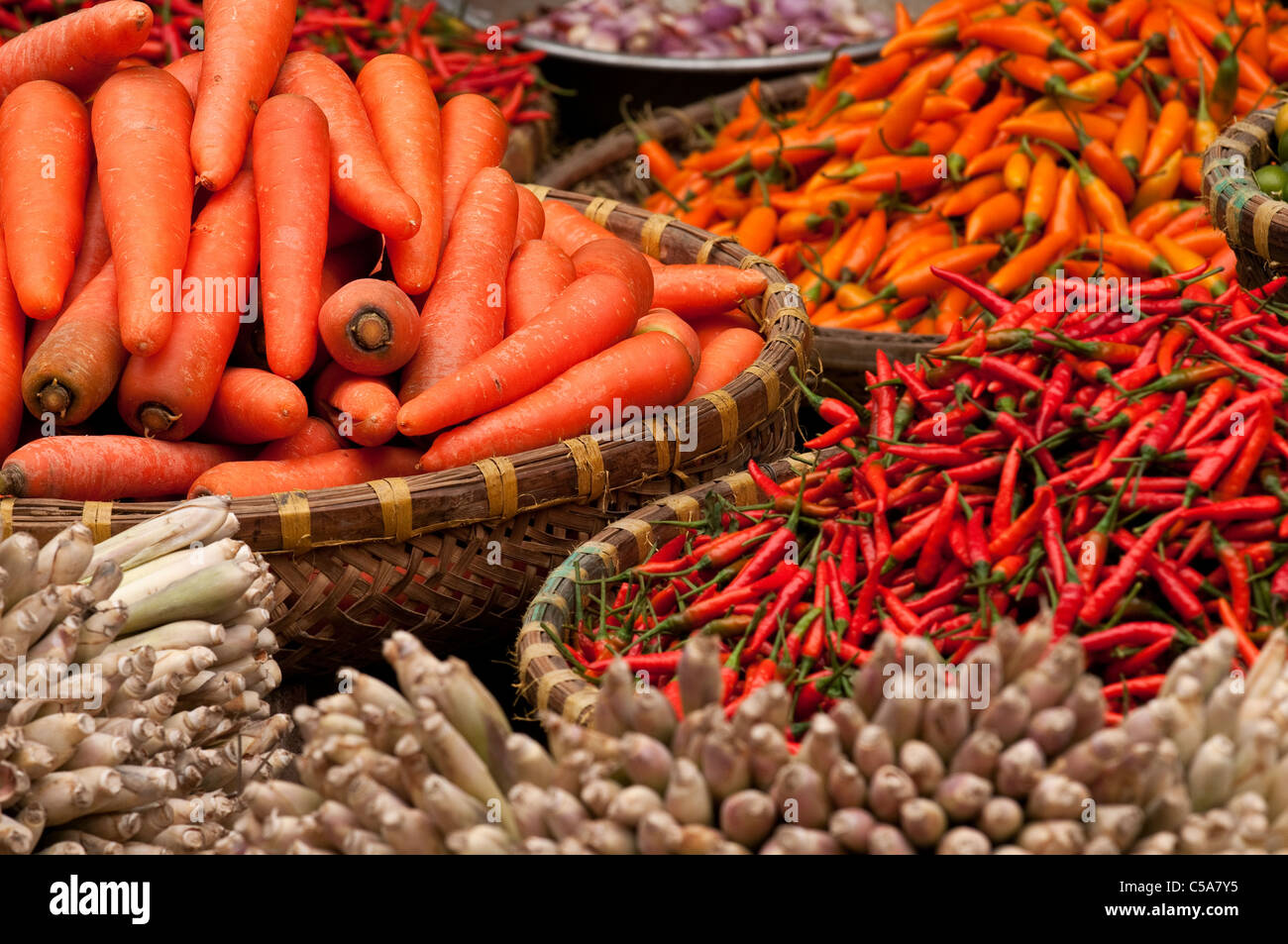 Baskets of carrots and chillies, Nguyen Thien Thuat St, near Cho Dong Xuan market, Hanoi Old Quarter, Vietnam Stock Photo