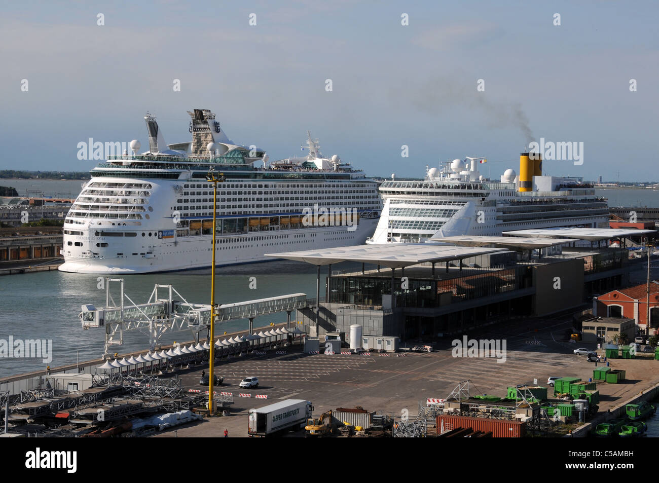 Cruise ship venice lagoon hi-res stock photography and images - Alamy