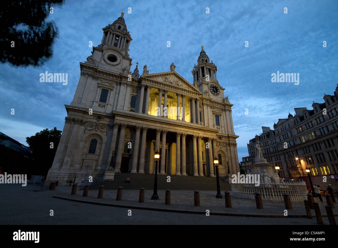 The facade of St Paul's Cathedral in the City of London at twilight, England Stock Photo
