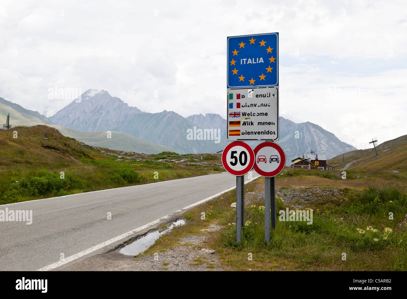 Border between Italy and France at the Piccolo San Bernardo Pass (2188m). Entering Italy Stock Photo