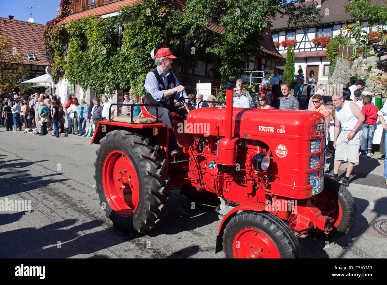 Fahr Oldtimer Traktor, Festumzug Erntedankfest, Weinfest, Tractor oldtimer Harvest festival Thanksgiving Day Black forest Stock Photo