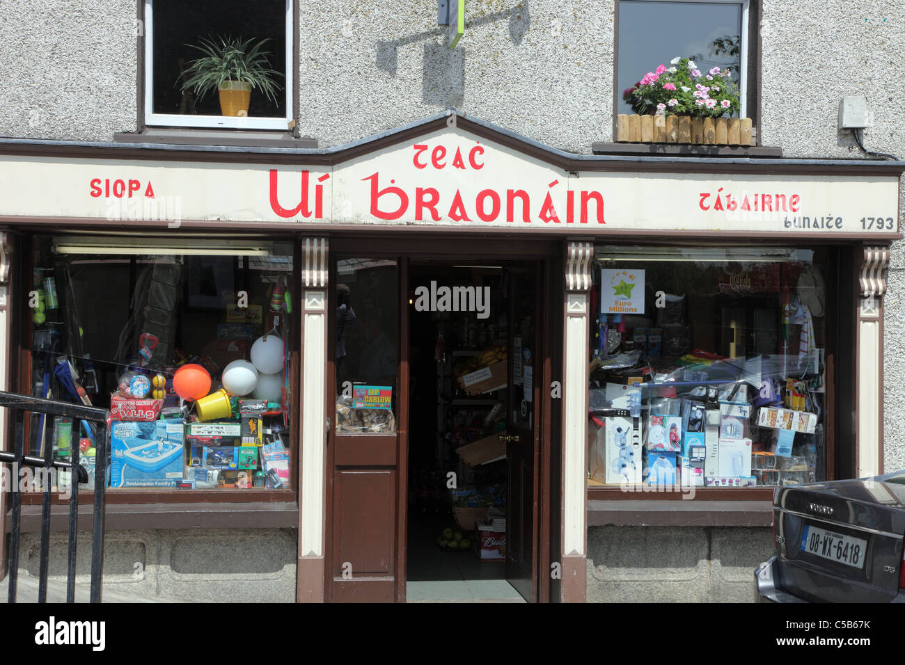 Irish village shop with shop sign in Irish, Leighlinbridge, Co. Carlow, Ireland Stock Photo