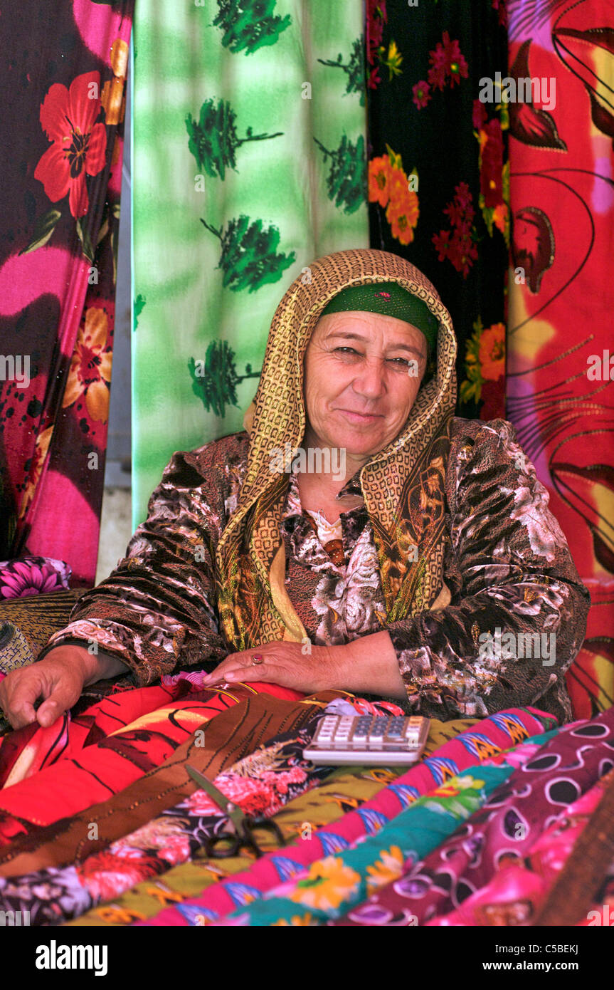 Fabric vendor, Urgut market, Samarkand, Uzbekistan Stock Photo