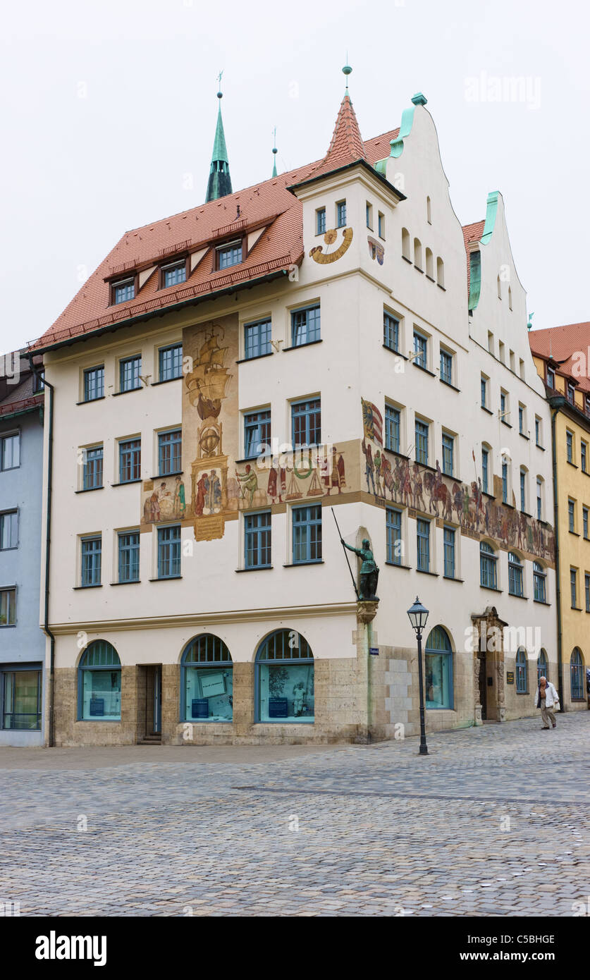 Nurnberg center: Hauptmarkt, house with mural showing city trading advances in middle ages Stock Photo
