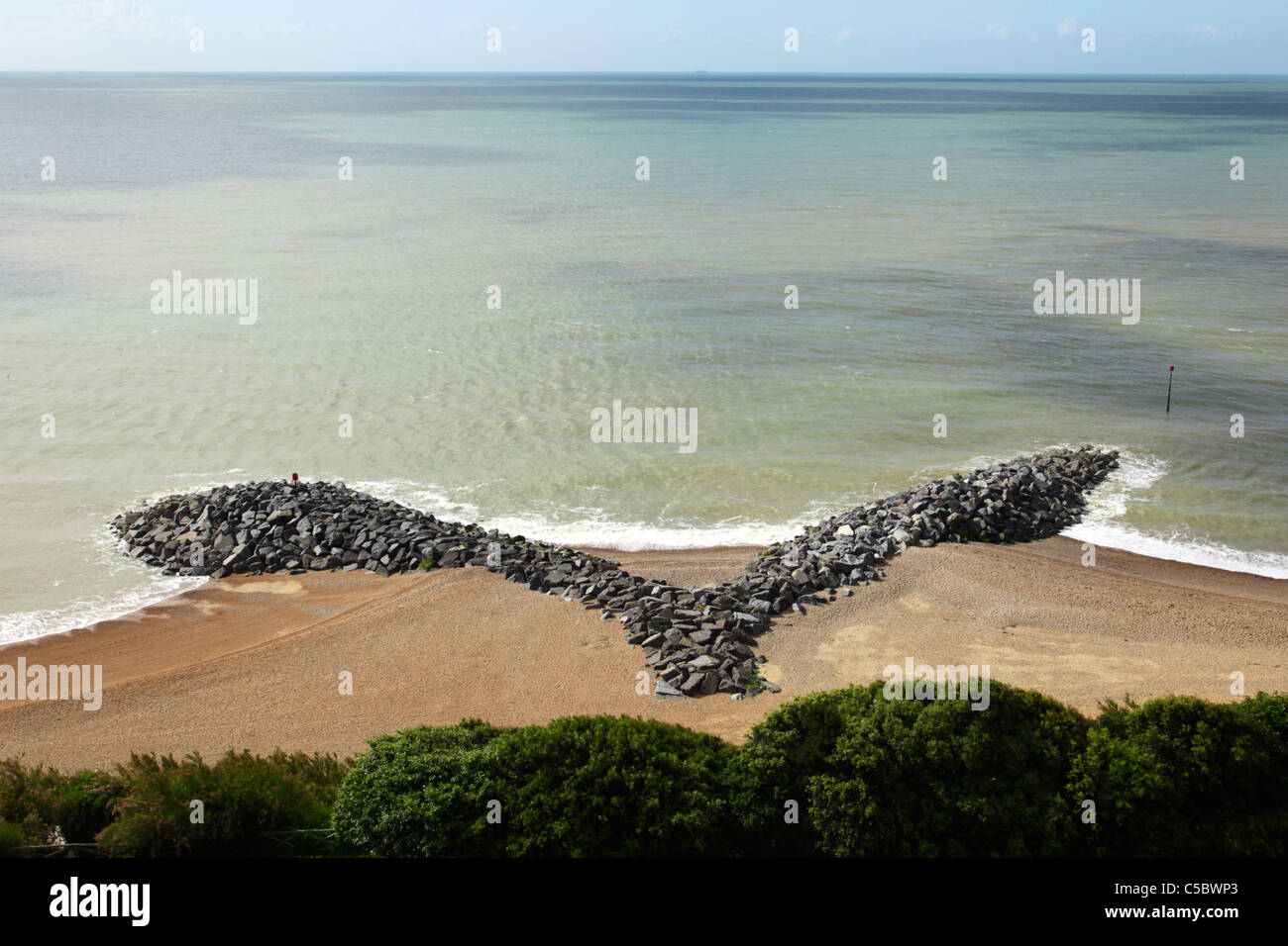Y-shaped rocky outcrop on Folkestone Beach Stock Photo