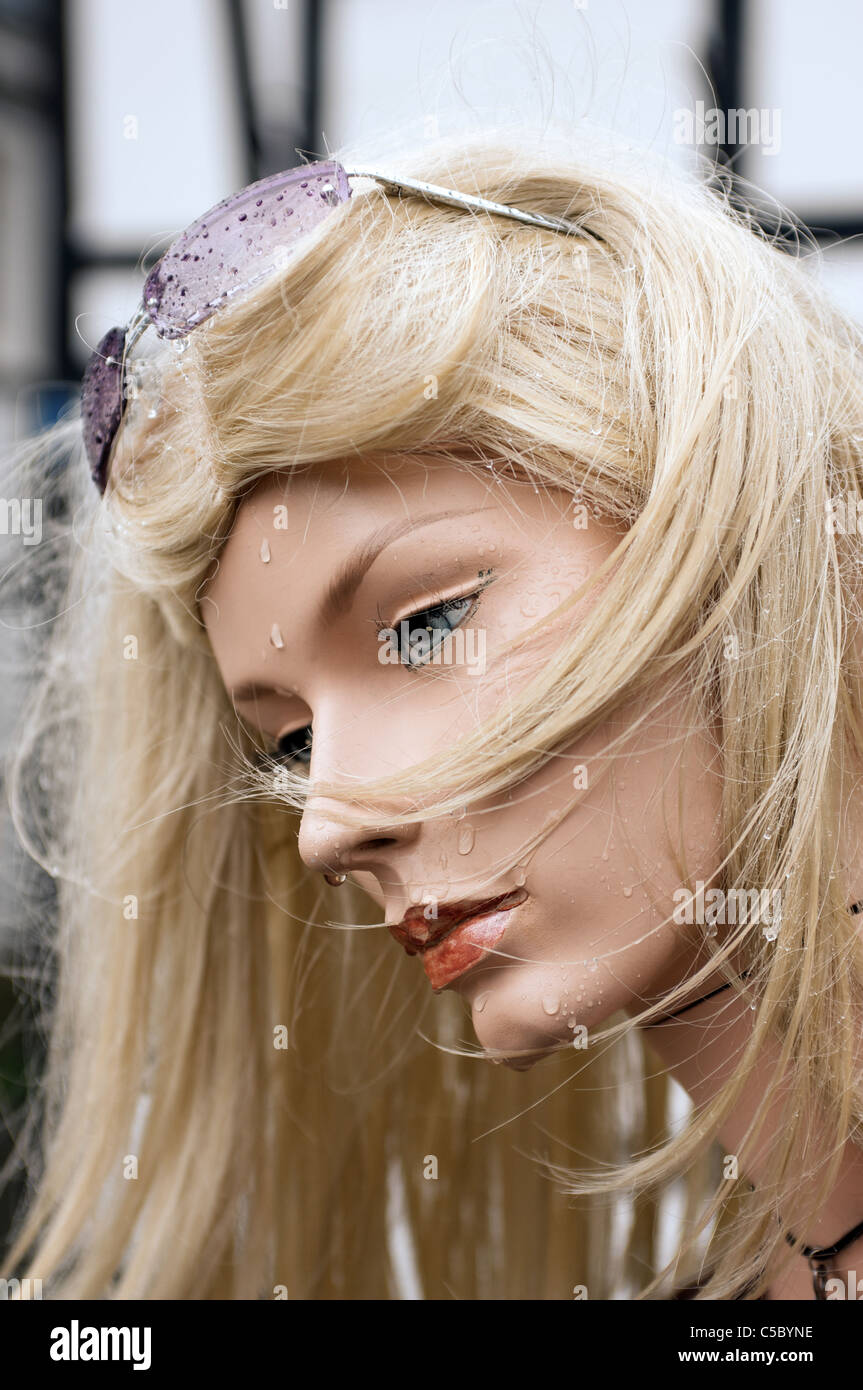 Mannequin female outside hi-res stock photography and images - Alamy