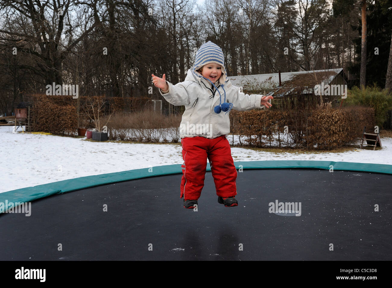 Trampoline backyard hires stock photography and images Alamy