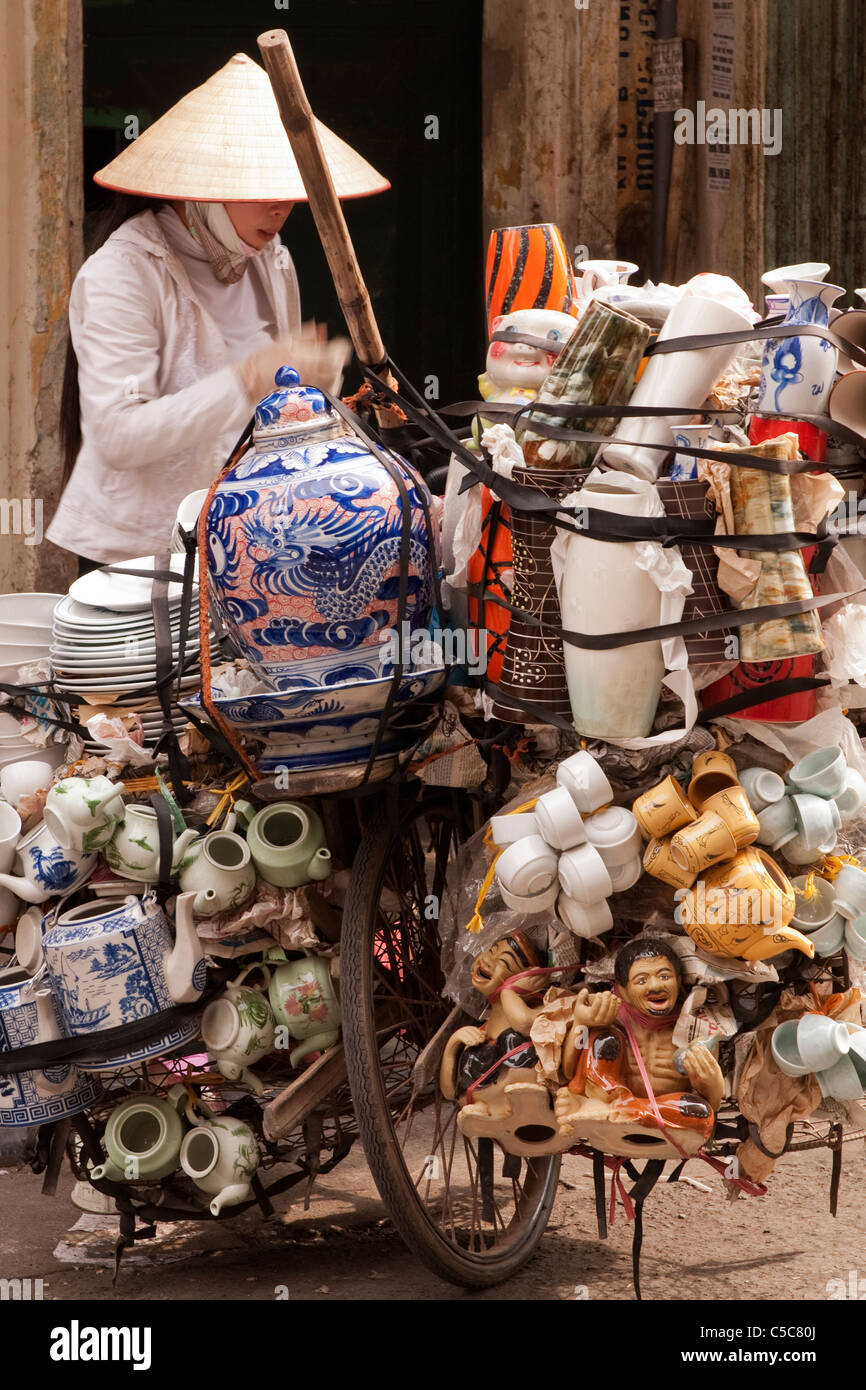 Street hawker selling crockery and pots from a bicycle in Ta Hien St, Hanoi Old Quarter, Vietnam Stock Photo