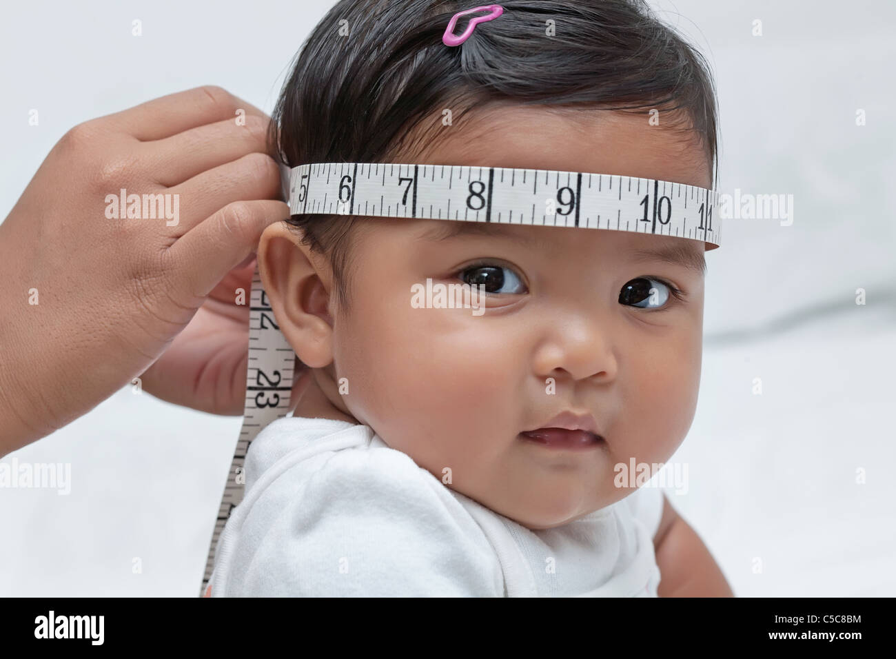 Head circumference measurement hi-res stock photography and images