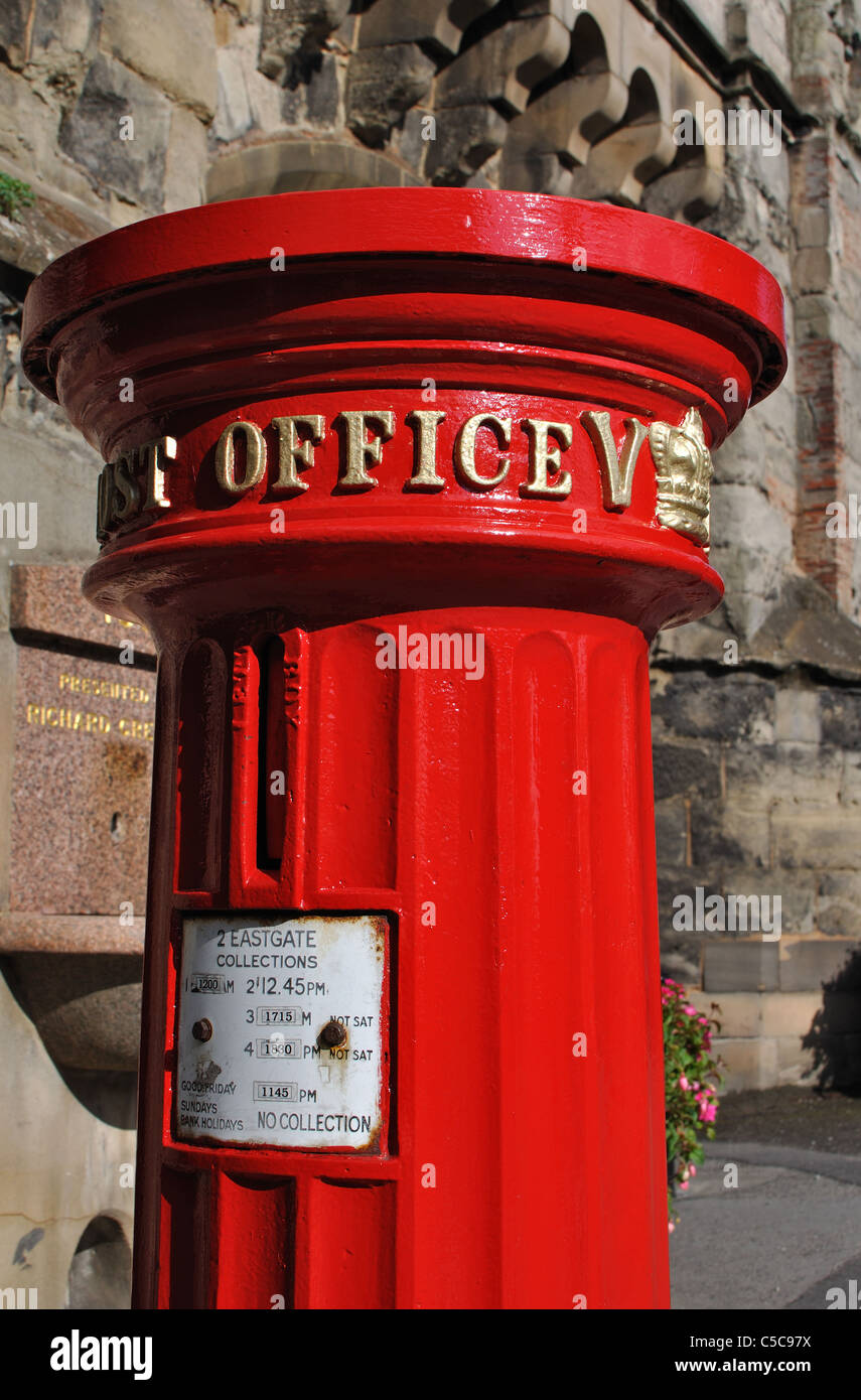 Victorian post box at Eastgate, Warwick, UK Stock Photo Alamy