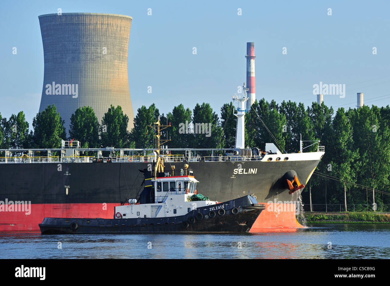Tug boat guiding ship hi-res stock photography and images - Alamy