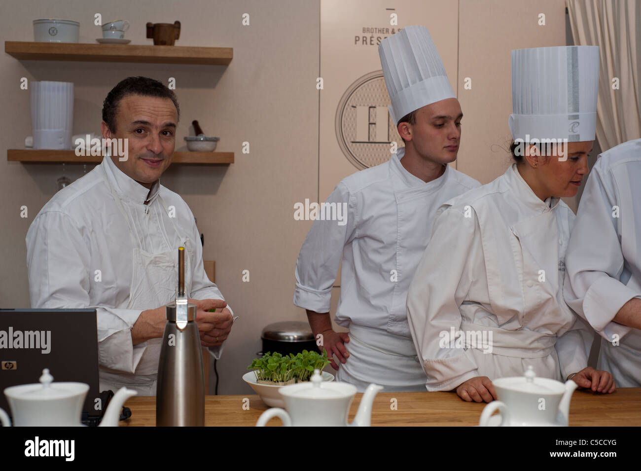 Chefs Uniforms Stock Photos & Chefs Uniforms Stock Images Alamy