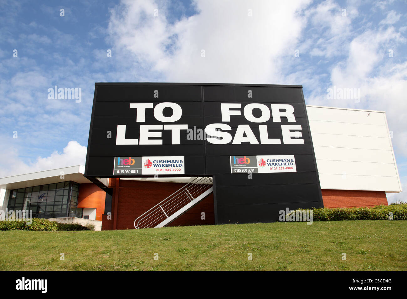 Commercial property for sale and to let on a business park in Nottinghamshire, England, U.K. Stock Photo