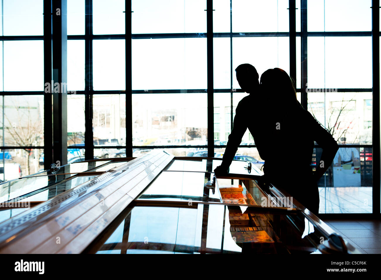 A silhouette of a couple in a trendy supermarket Stock Photo - Alamy