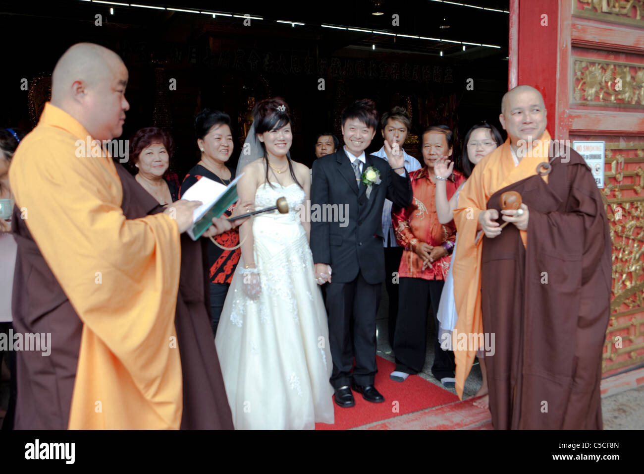 Buddhist Wedding Ceremony, Kek Lock Si Temple, Penang, Malaysia Stock Photo  - Alamy, image size:1300x956