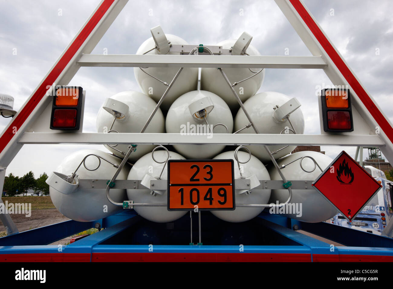 Hydrogen tanks. For fueling of hydrogen fuel cell vehicles. Mobile service station. High