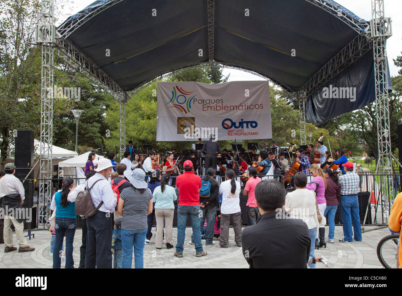 Crowd enjoying concert hires stock photography and images Alamy