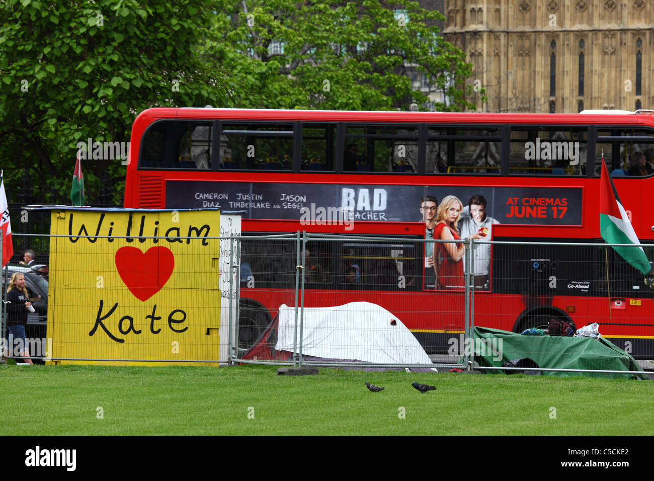 William Loves Kate banner, red bus advertising Bad Teacher movie behind, Parliament Square, Westminster, London, England Stock Photo