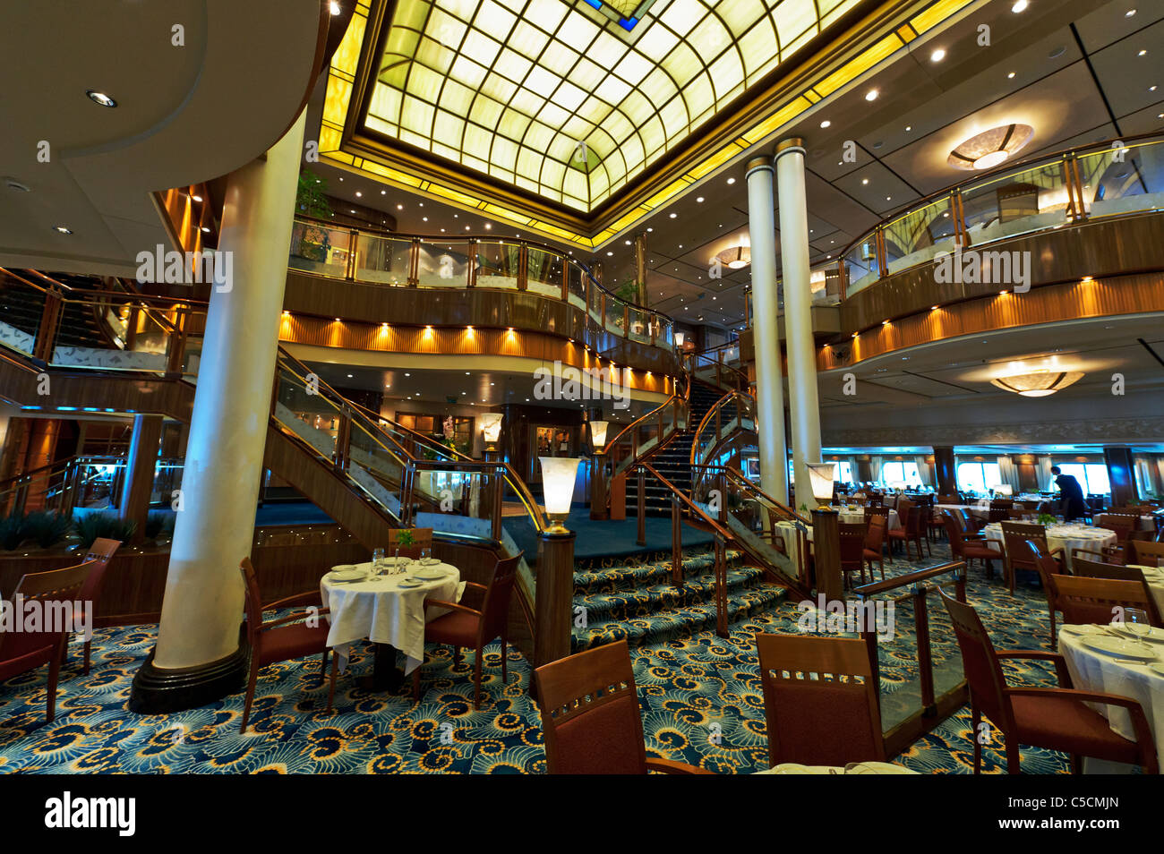 The lavish setting of the Britannia Restaurant on the Queen Mary 2 ...