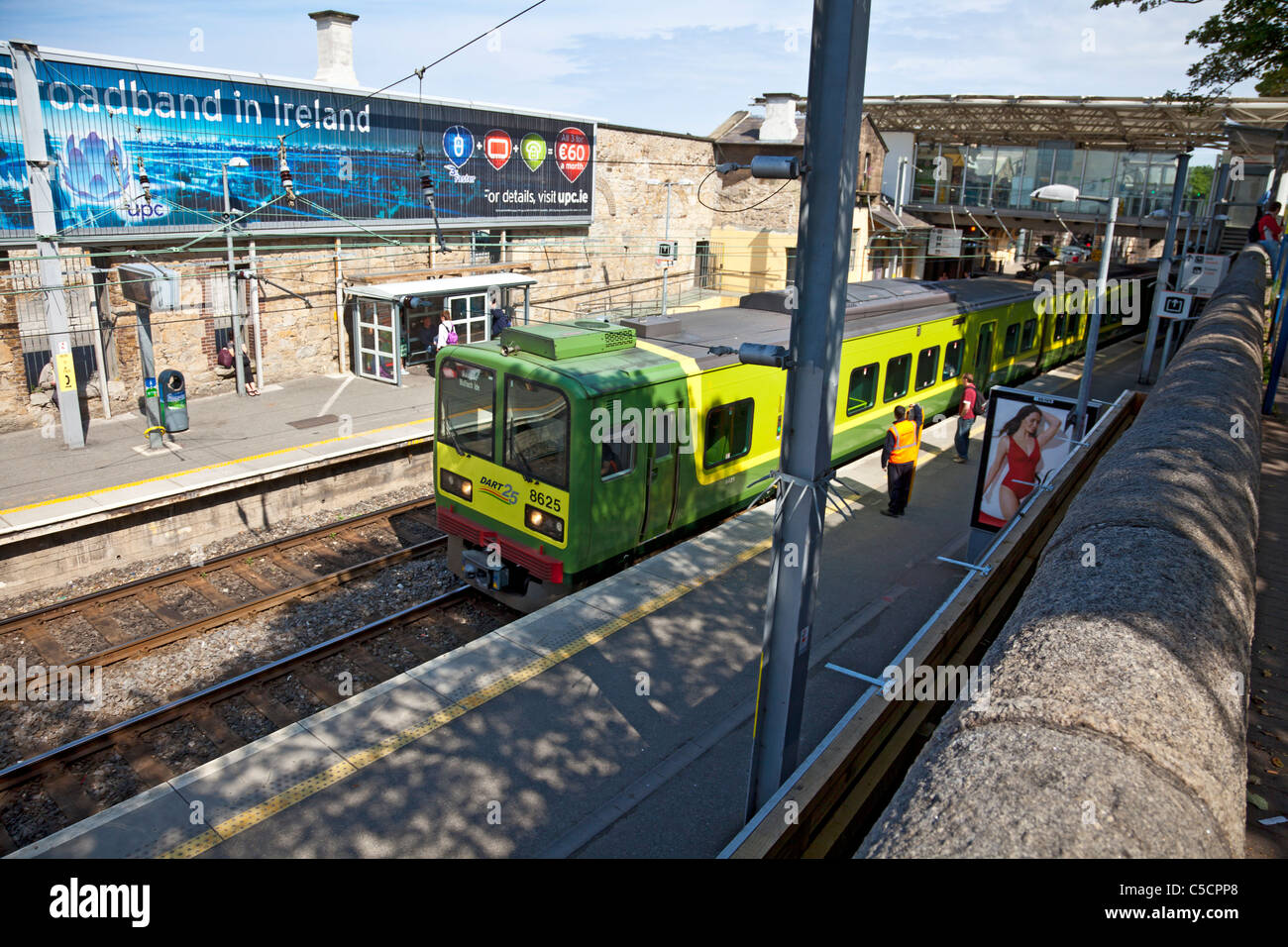 DART train with waiting passengers, Dun Laoghaire railway station ...