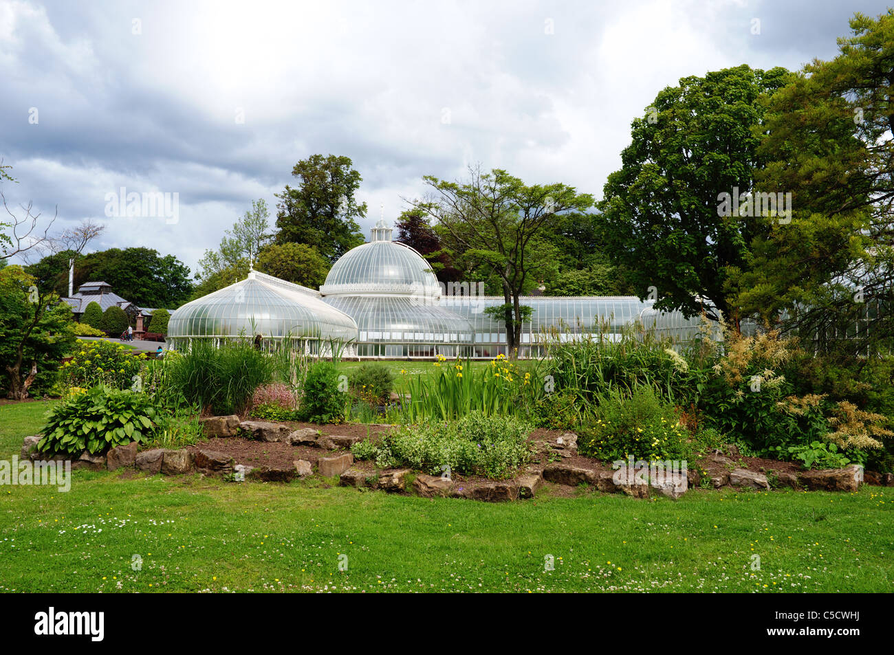 Botanic Gardens, Glasgow showing the Kibble palace Victorian cast Iron greenhouse. Great Western Road, Glasgow, Scotland, UK Stock Photo