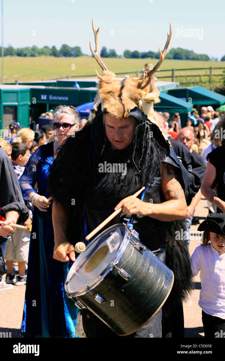 Male Pagan druid leaves Stonehenge after celebrating the Summer ...