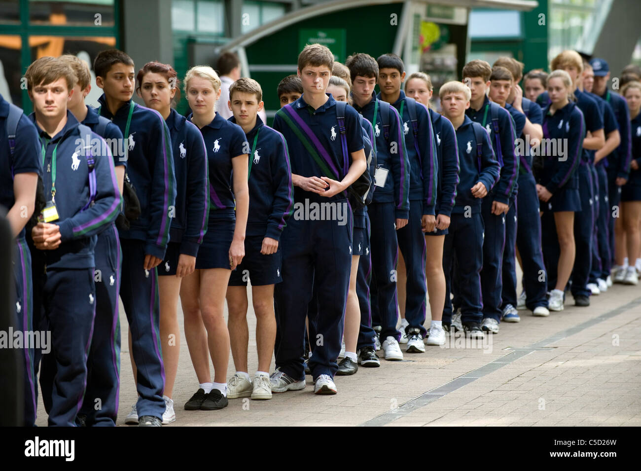 Queue outside wimbledon hi-res stock photography and images - Alamy